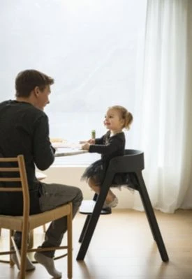 Stokke Steps™ Hochstuhl, Sitz Black Inkl. Beine Buchenholz, Black 2 Stokke Steps™ Hochstuhl, Sitz Black Inkl. Beine Buchenholz, Black - Image 2