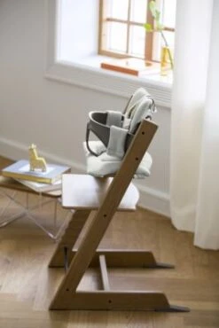 Stokke Tripp Trapp® BABY SET™, Walnut Brown 7 Stokke Tripp Trapp® BABY SET™, Walnut Brown -Stokke Verkauf 2595864 04